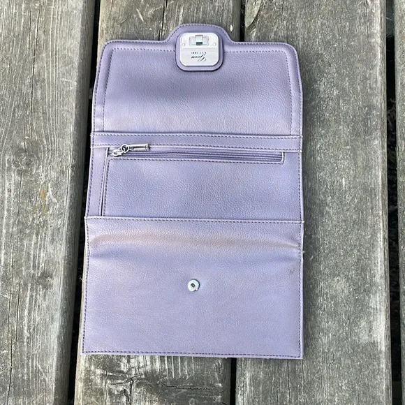 Guess Wallet - Picture 6 of 11